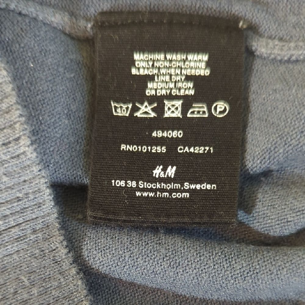 Y2K H&M Dark Blue Scoop Neck Sweater - Picture 4 of 8